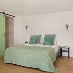 Revive House Camp - Ericeira - Sintra Pensión 3*