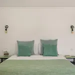 Revive House Camp - Ericeira - Sintra Pensión 3*